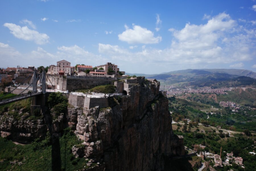 Constantine 900
