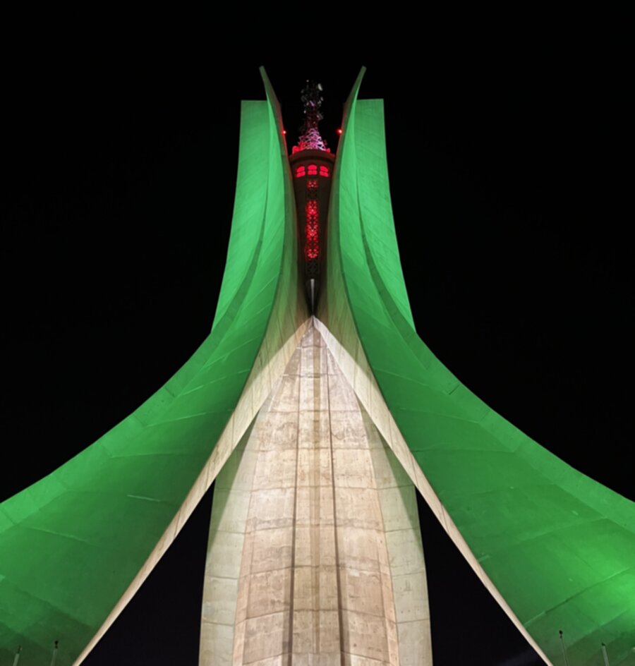 Monument Night 900